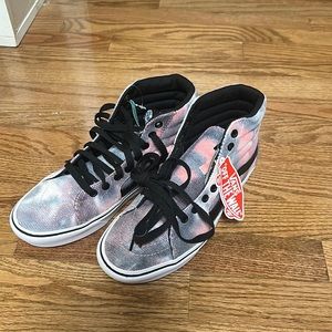 Tie Dyed VANS/Size 9.5 W/Size 8 M/NEVER WORN